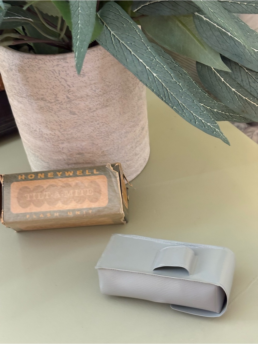 Honeywell Gray Vintage Flash Unit with Gray Case